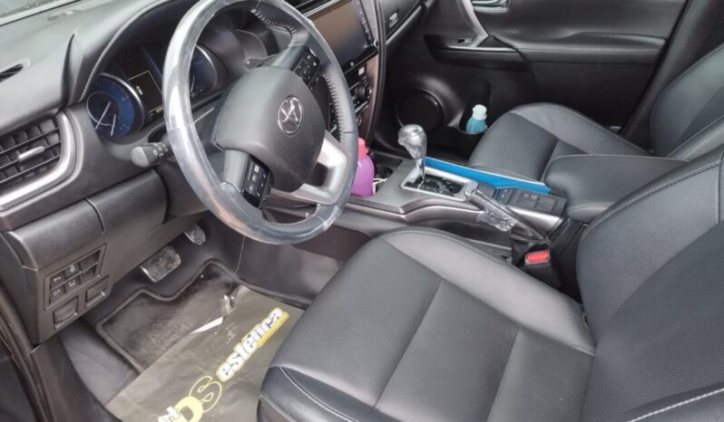 Toyota Hilux SW4 completo