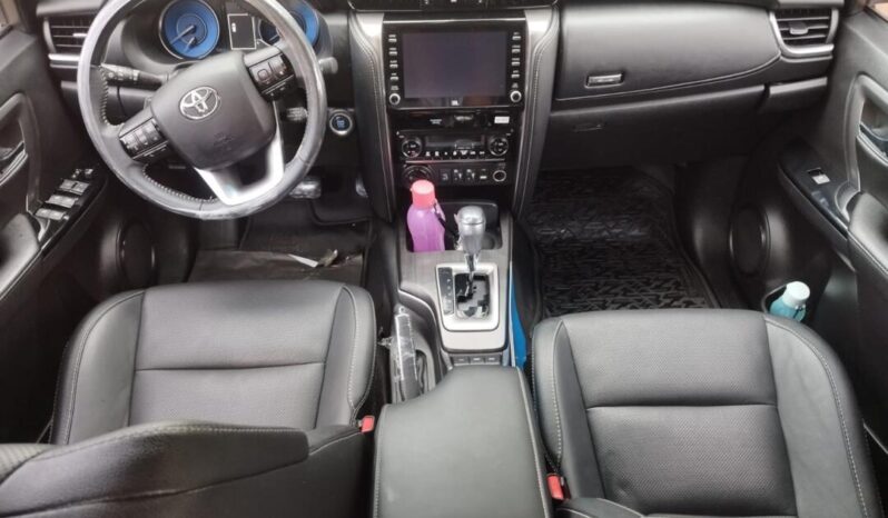 Toyota Hilux SW4 completo