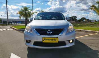 Nissan Versa completo
