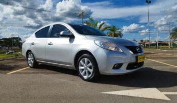 Nissan Versa completo