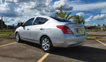 Nissan Versa completo