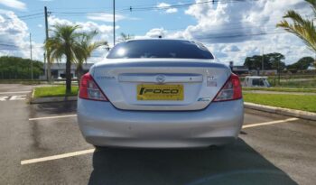Nissan Versa completo