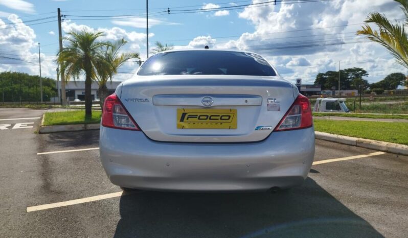 Nissan Versa completo