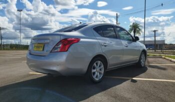 Nissan Versa completo