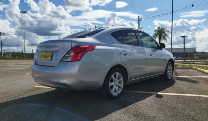 Nissan Versa completo