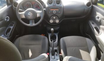 Nissan Versa completo