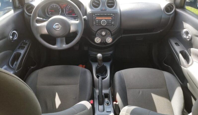 Nissan Versa completo