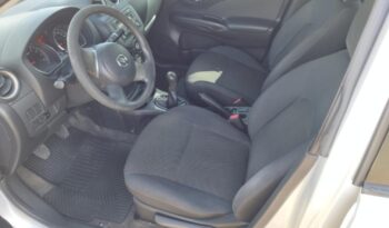Nissan Versa completo