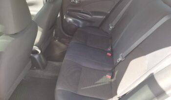Nissan Versa completo