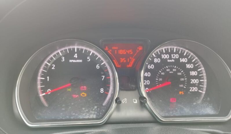 Nissan Versa completo