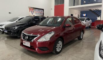 Nissan Versa completo