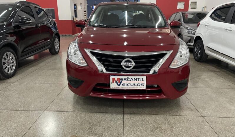 Nissan Versa completo