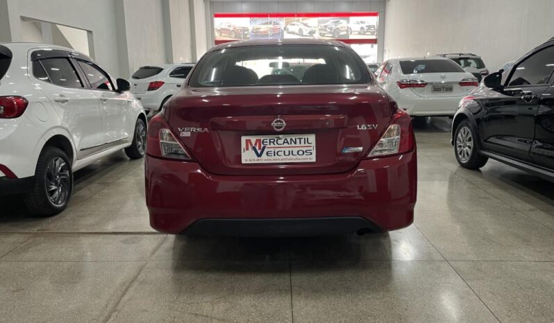 Nissan Versa completo