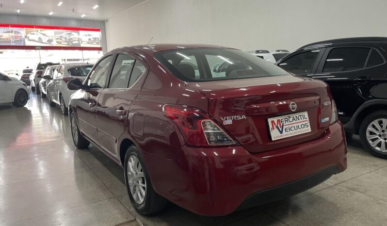 Nissan Versa completo
