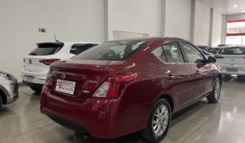 Nissan Versa completo