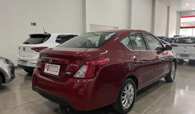 Nissan Versa completo
