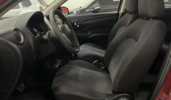 Nissan Versa completo