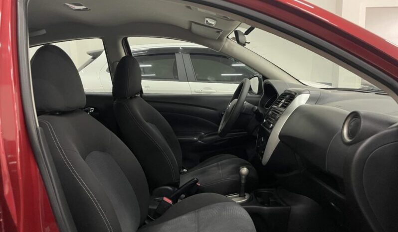 Nissan Versa completo