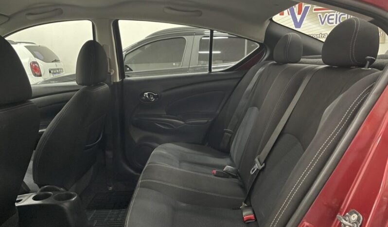 Nissan Versa completo