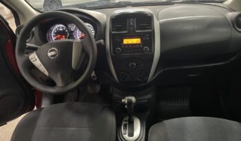 Nissan Versa completo