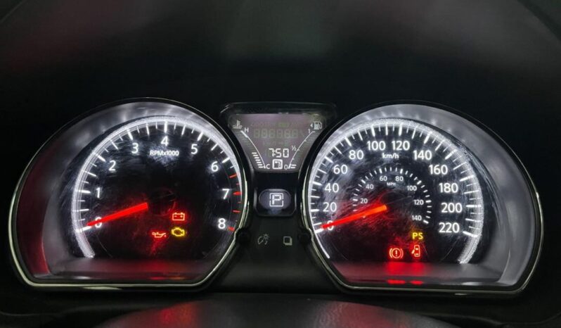 Nissan Versa completo