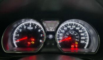 Nissan Versa completo