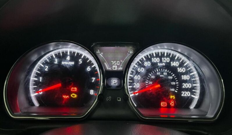 Nissan Versa completo