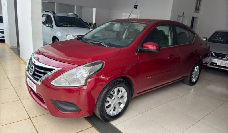 Nissan Versa completo
