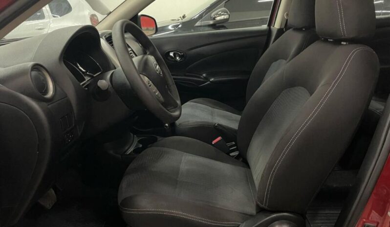 Nissan Versa completo