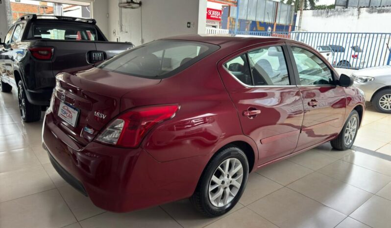 Nissan Versa completo