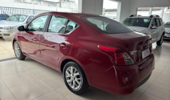 Nissan Versa completo