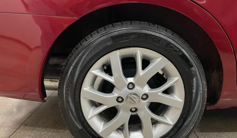 Nissan Versa completo