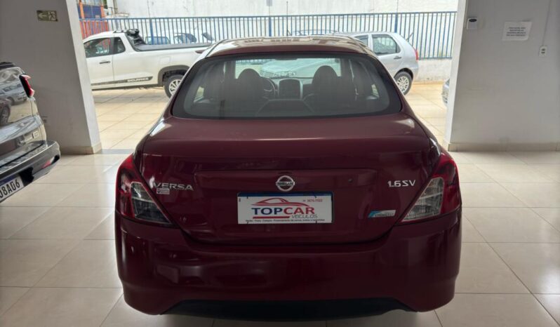 Nissan Versa completo