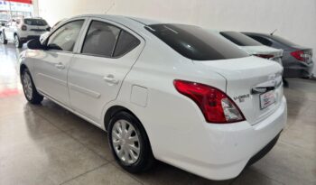 Nissan Versa completo