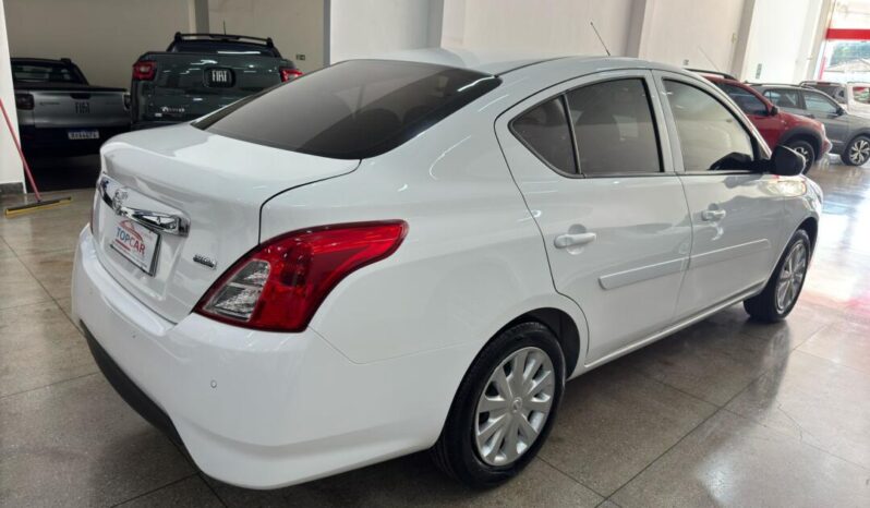 Nissan Versa completo