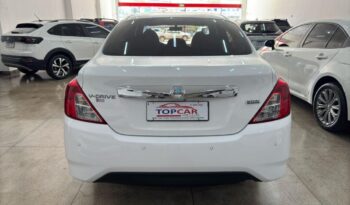 Nissan Versa completo