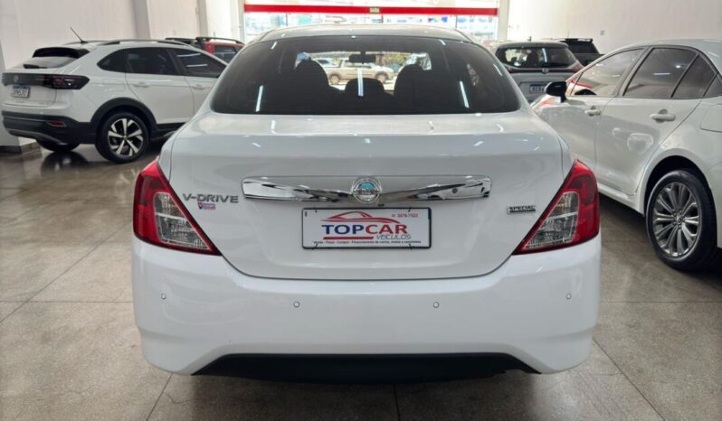 Nissan Versa completo