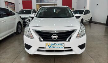 Nissan Versa completo
