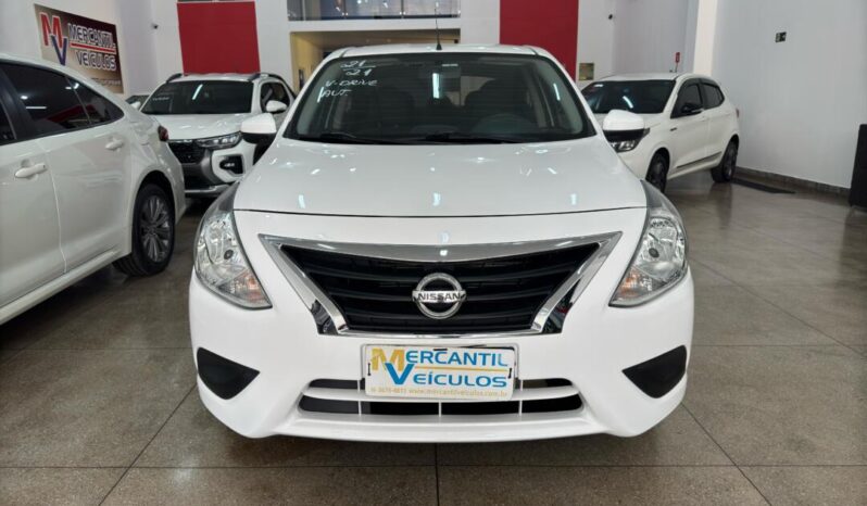 Nissan Versa completo