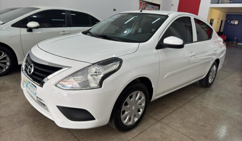 Nissan Versa completo