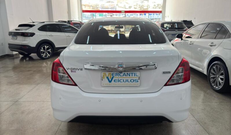Nissan Versa completo