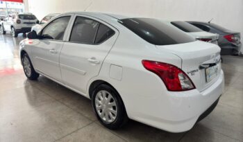 Nissan Versa completo