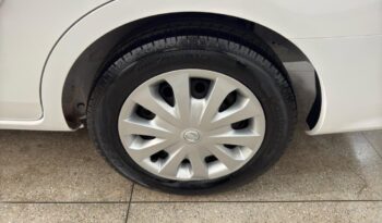 Nissan Versa completo