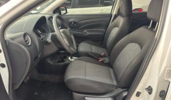 Nissan Versa completo