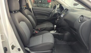 Nissan Versa completo