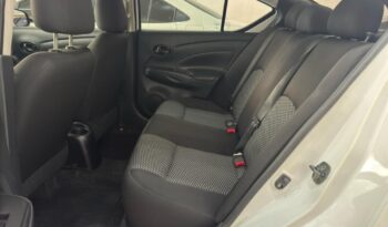 Nissan Versa completo