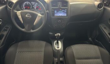 Nissan Versa completo