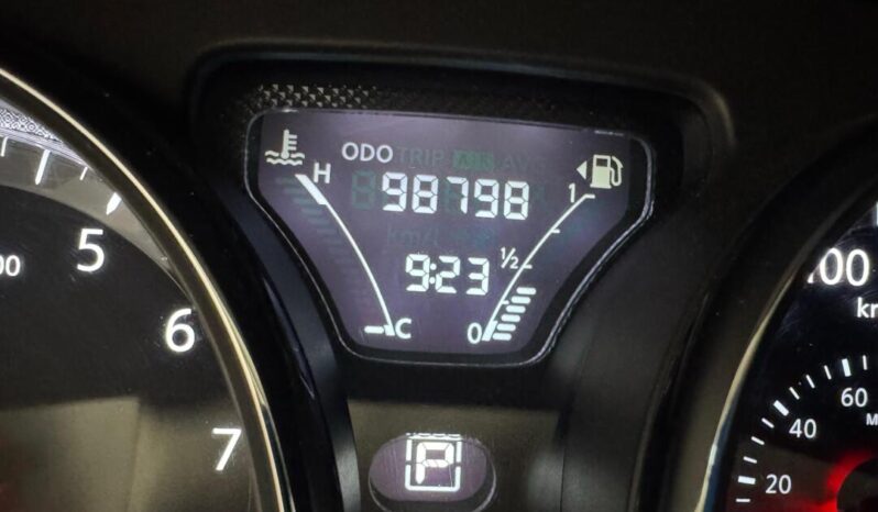Nissan Versa completo