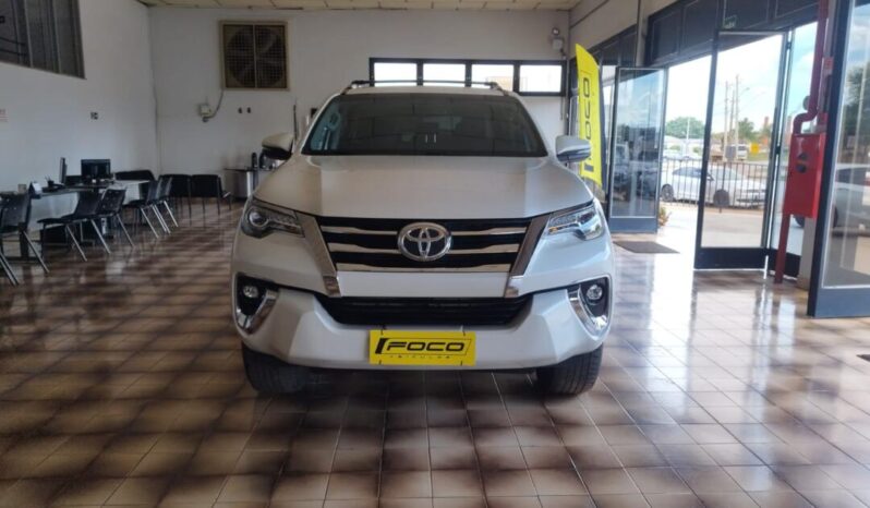 Toyota Hilux SW4 completo