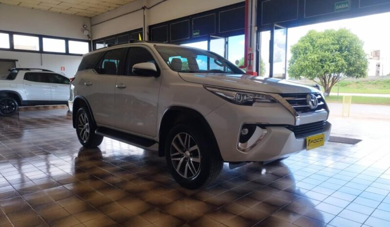 Toyota Hilux SW4 completo